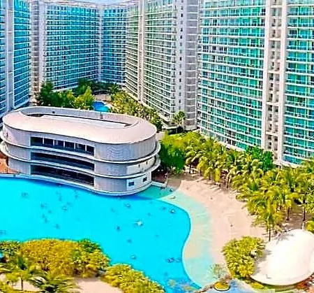Azure Staycation Pool View